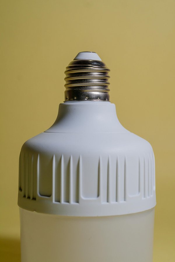 Ampoule LED E14 : un éclairage efficace et facile à installer